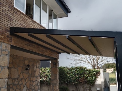 Instalación pérgola lona tensada en Pozuelo de Alarcon