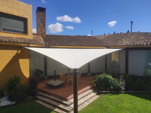 Instalación Vela Tensada con pilar en Torrelodones